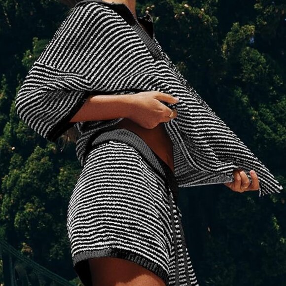 Tankaneo Black-Grey Knit Lounge Set 3X | Oversized V-Neck Top & Drawstring Short - Picture 3 of 6